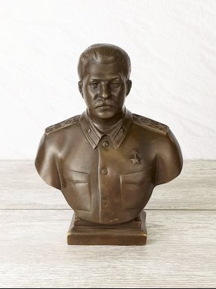 Сталин (в форме)