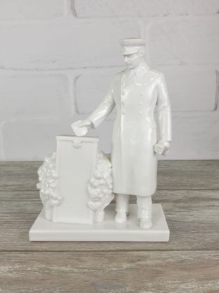 Сталин голосует