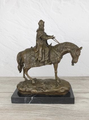Скульптура "Иван Грозный на коне"