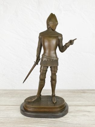 Скульптура "Рыцарь в шлеме"
