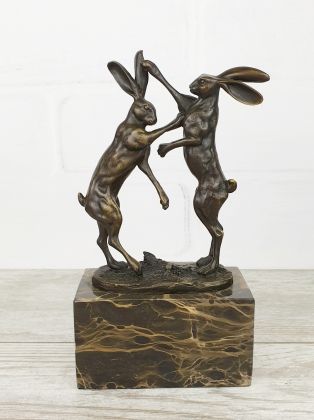 Зайцы (кролики) дерутся