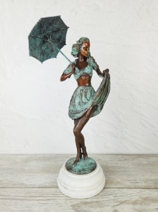 Статуэтка "Танцовщица с зонтиком"