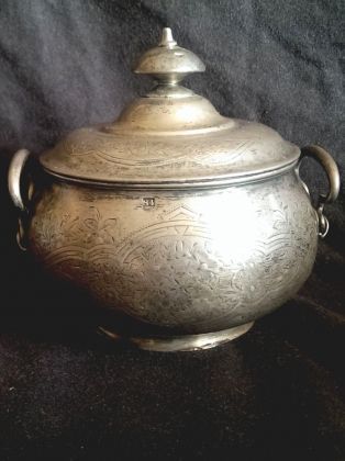Антикварная посуда "Сахарница с крышкой (1868 год.серебро)"